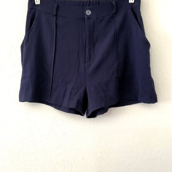 NEW NAVY SHORTS (runs small) - Picture 6 of 10